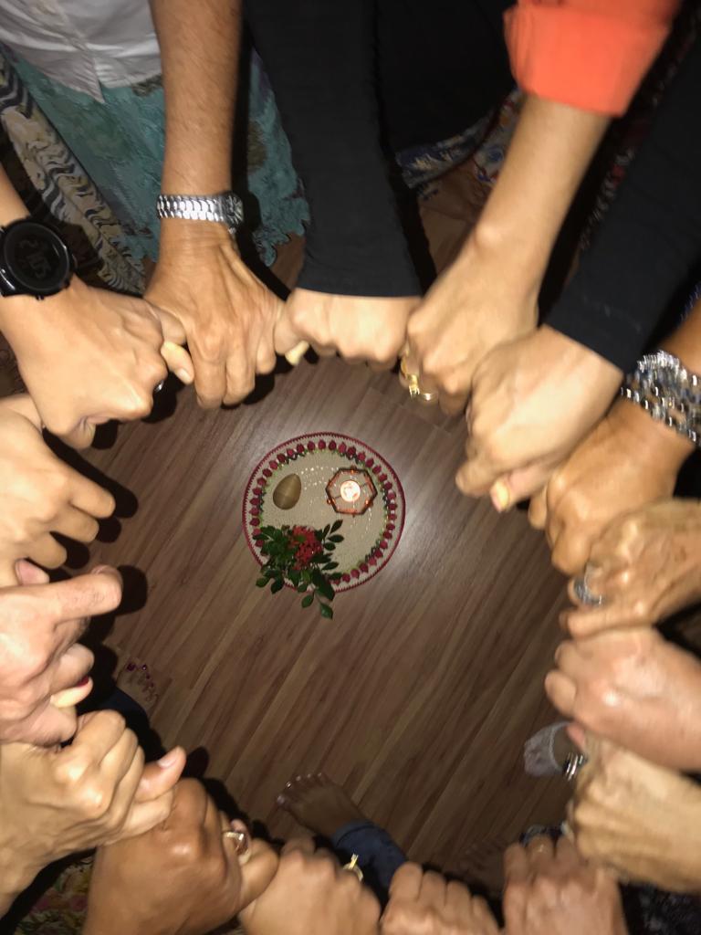 Roda de dança em conexão com a natureza